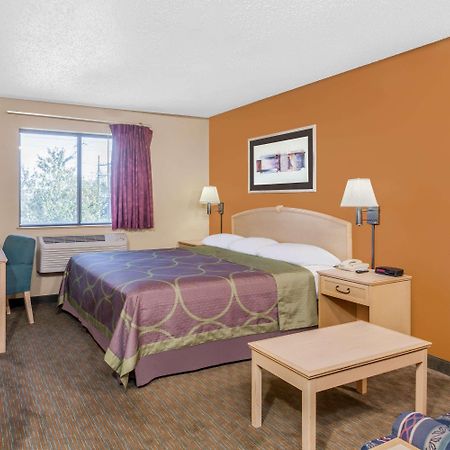 Super 8 By Wyndham Charlotte/Amusement Park Area Hotell Exteriör bild