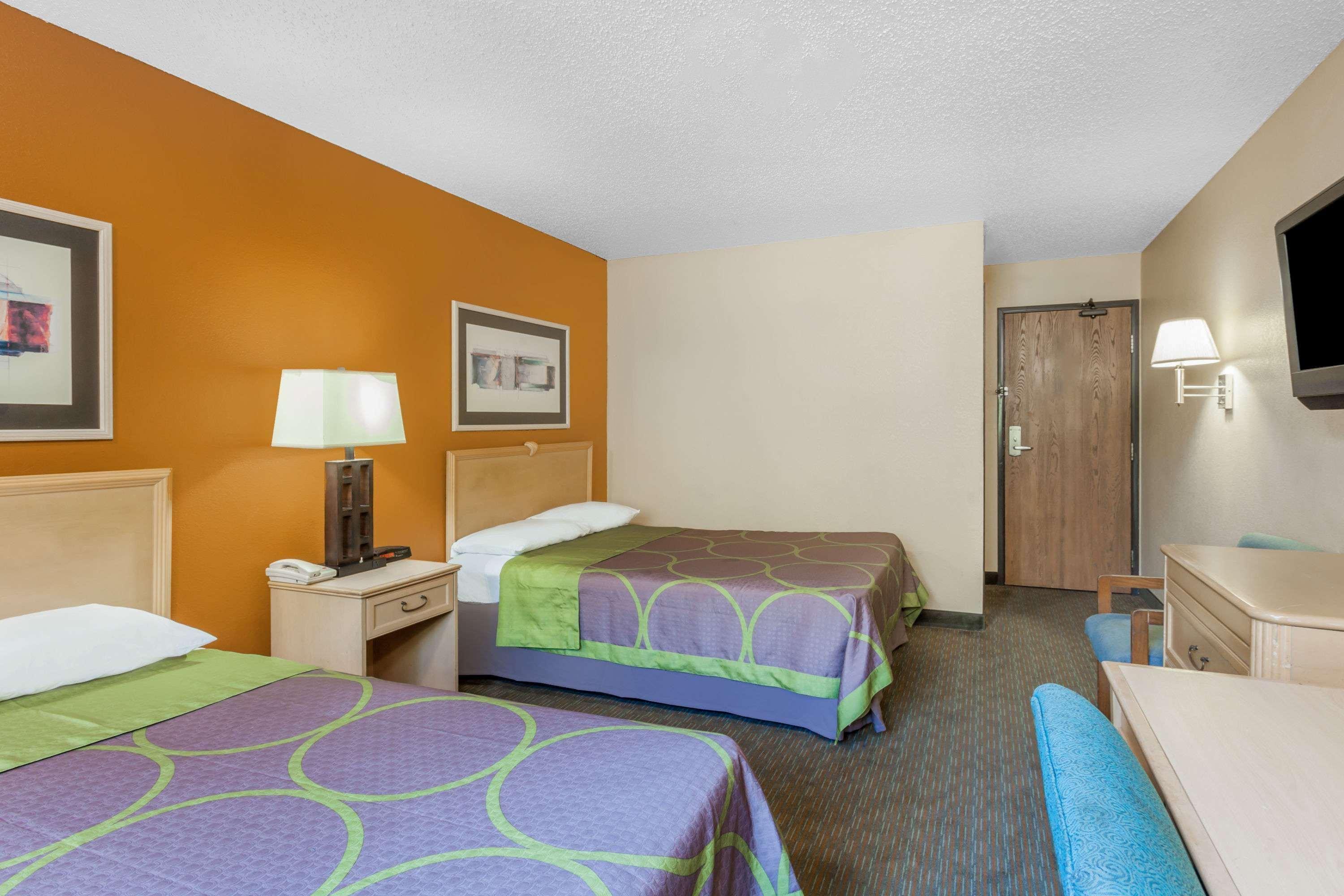Super 8 By Wyndham Charlotte/Amusement Park Area Hotell Exteriör bild