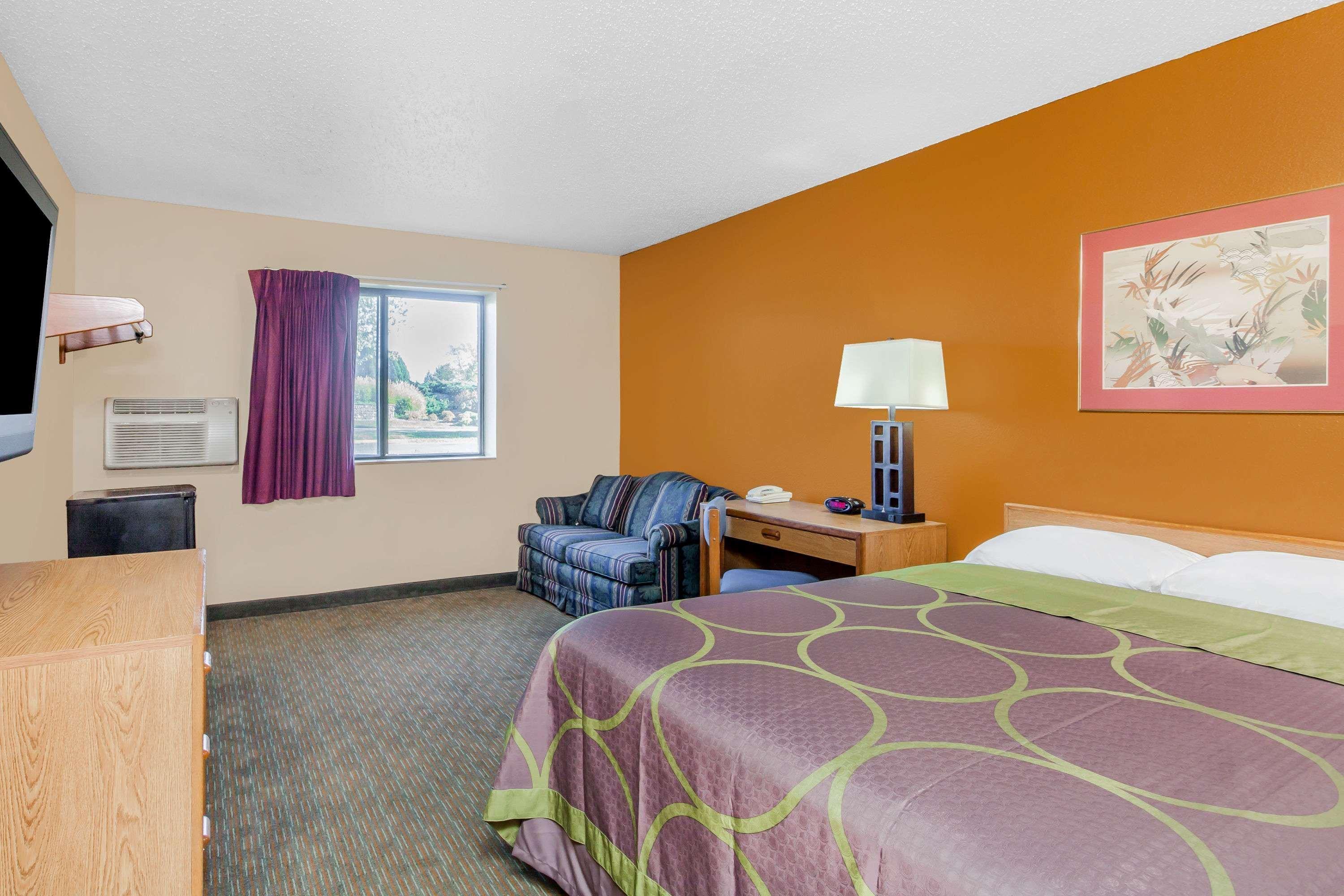 Super 8 By Wyndham Charlotte/Amusement Park Area Hotell Exteriör bild