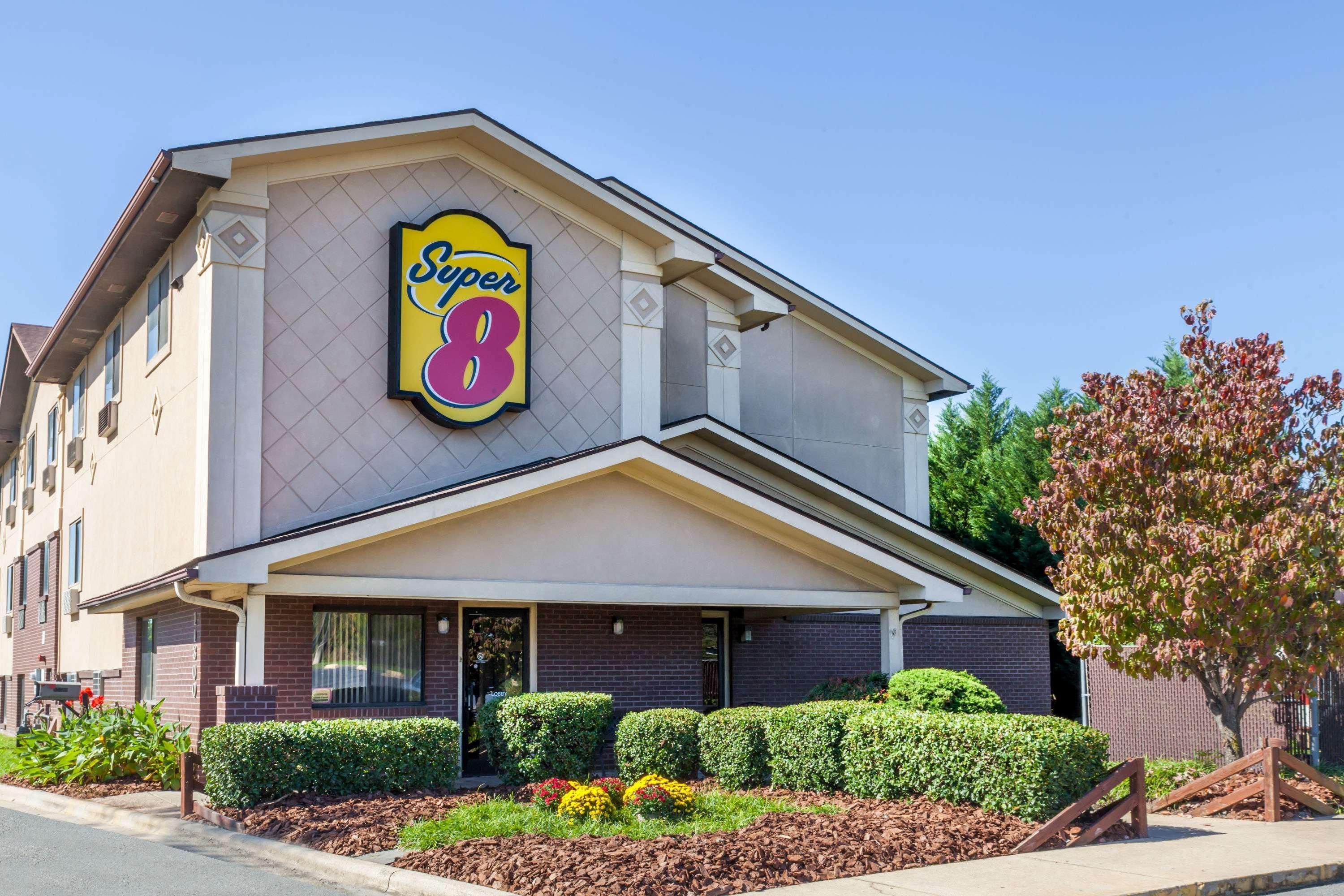 Super 8 By Wyndham Charlotte/Amusement Park Area Hotell Exteriör bild