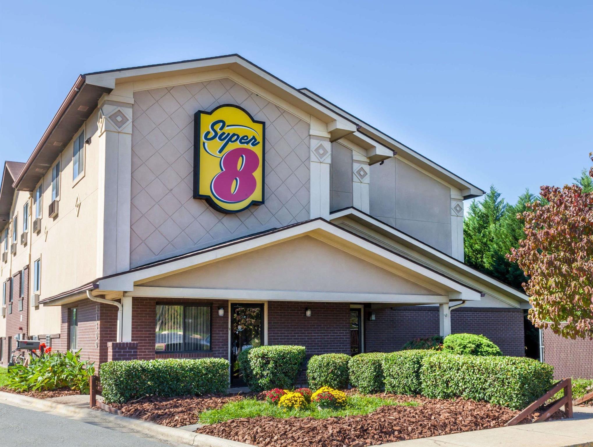 Super 8 By Wyndham Charlotte/Amusement Park Area Hotell Exteriör bild