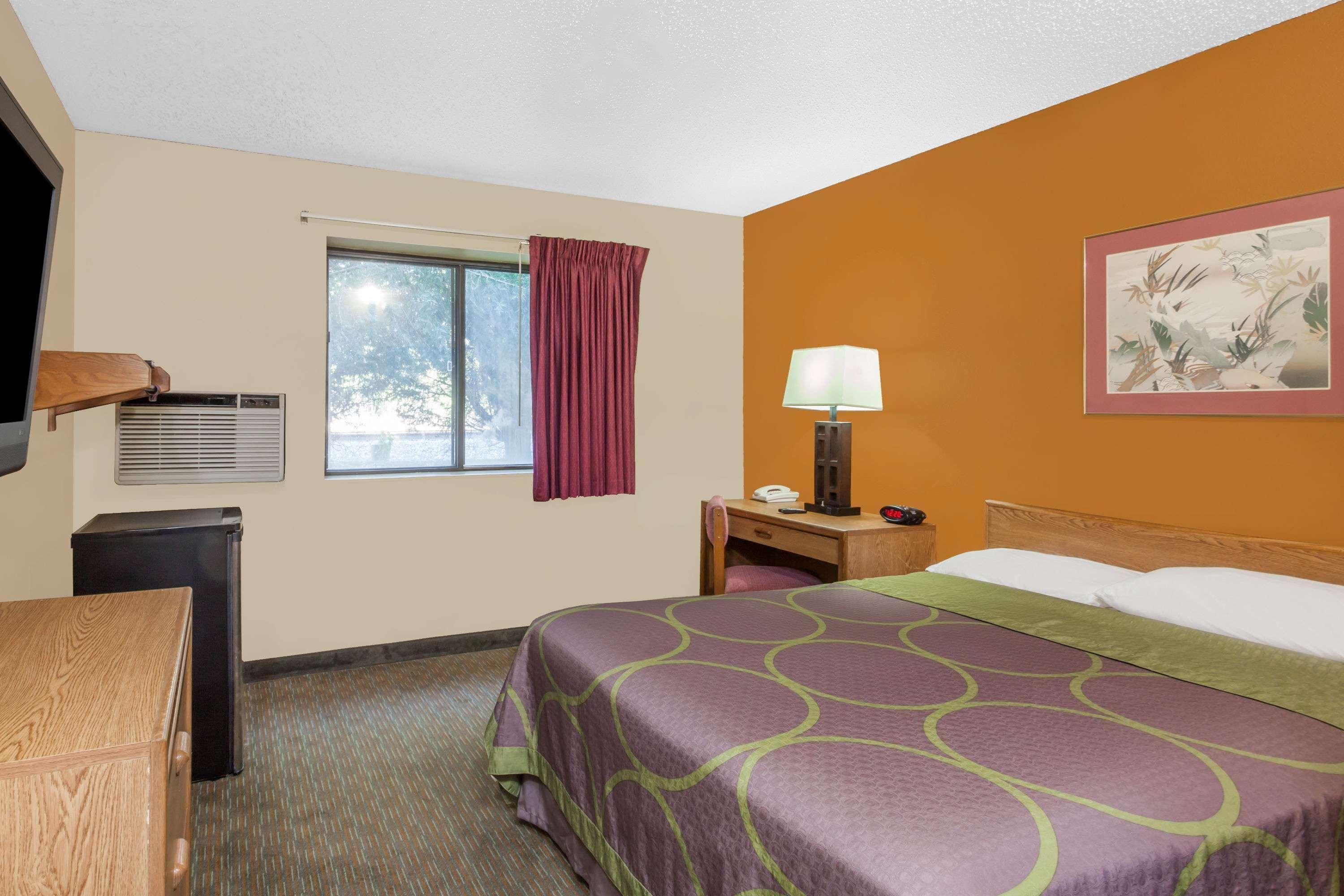 Super 8 By Wyndham Charlotte/Amusement Park Area Hotell Exteriör bild